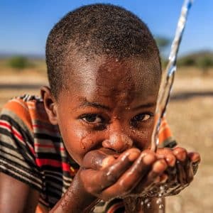 eau enfant afrique